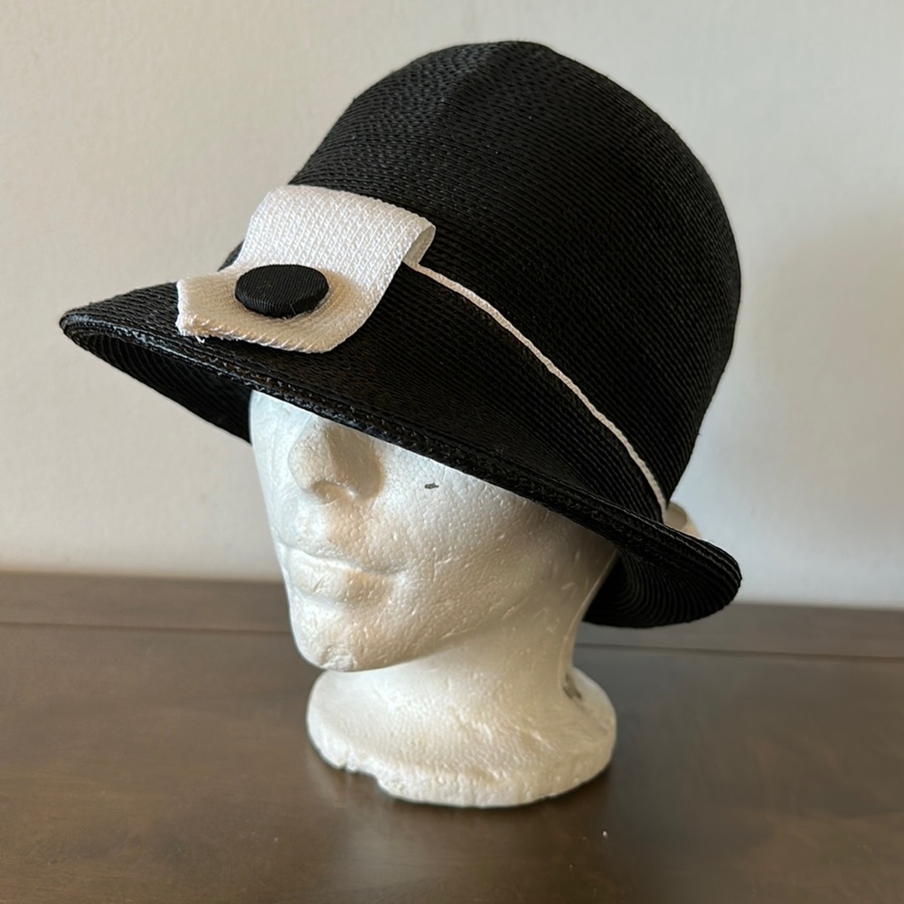 Vintage M’sieu Leon black cloche hat with white detail
